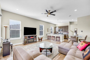 New! Mountain Views, Walk to Eat or Shop, Garage, 3BR